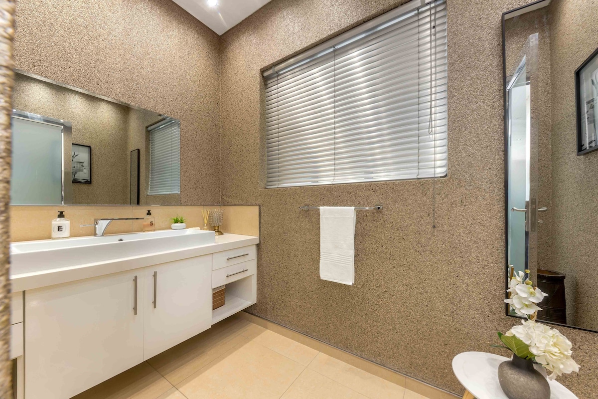 Solara Villa 0388c470 dc91 4e41 a3f5 42ec107e9865