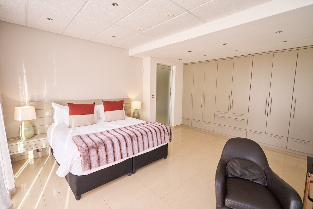 Solara Villa 4d7cc7ec ffd3 4391 89a5 0b2d8bbb75f5
