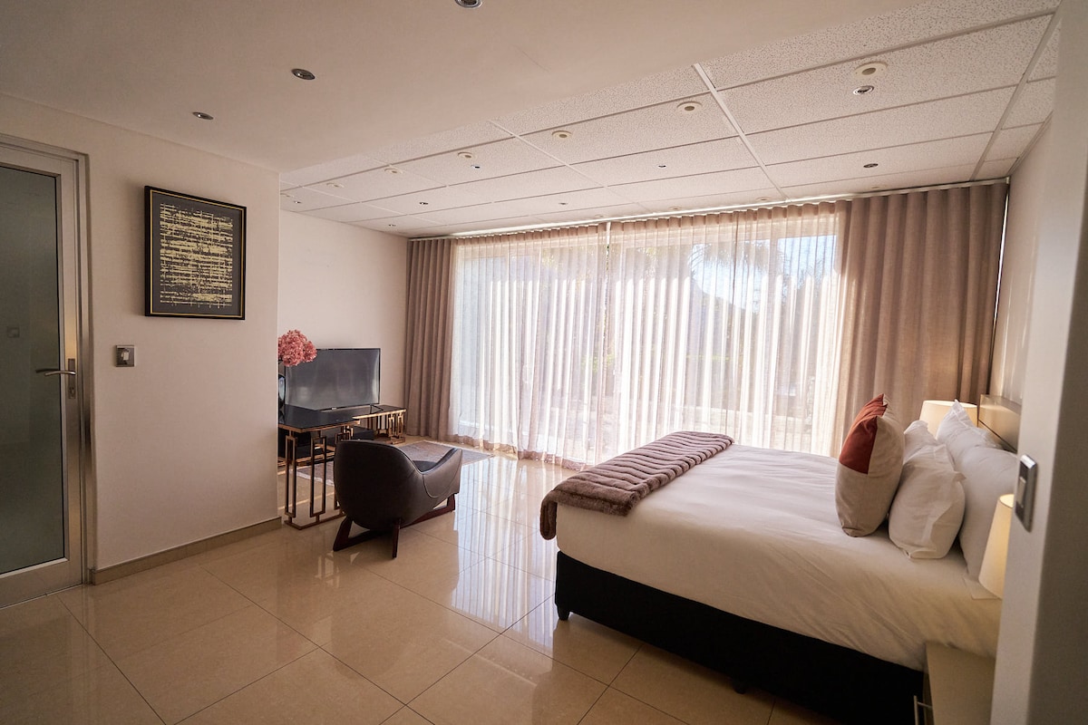 Solara Villa e900beff 8cbd 4387 9960 997e0e576af5