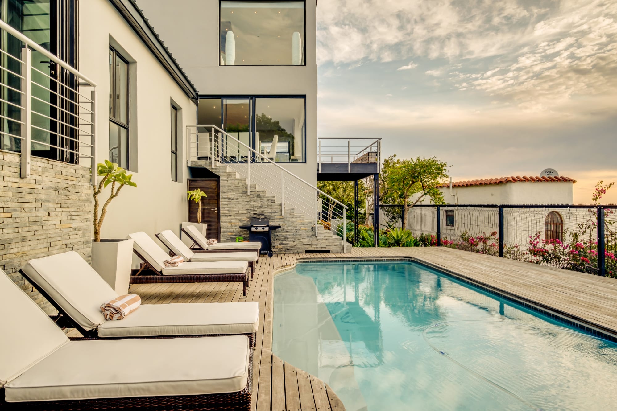 Sunset Views Villa hmm5t25vllnlotj2qlbq.jpg
